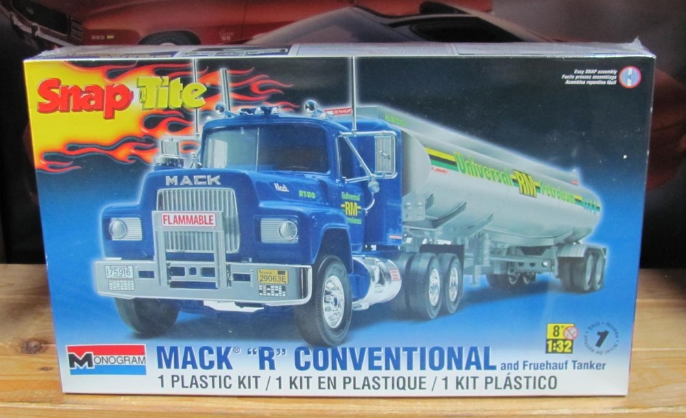 Monogram Mack “R” Conventional 1:32 “Snap Tite” Model Kit NEW SEALED 2011