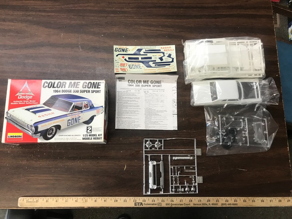 1/25 Lindberg Color Me Gone 1964 Dodge 330 Super Sport 72156
