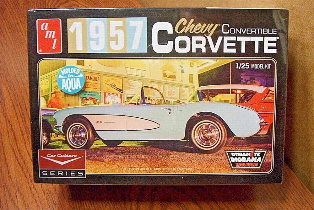AMT 1957 CHEVY CORVETTE CONVERTIBLE 1/25 SCALE MODEL KIT (molded in aqua)