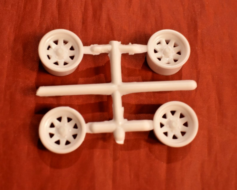 AMT 1977 Ford Van Custom White Spoke Wheels 1/25