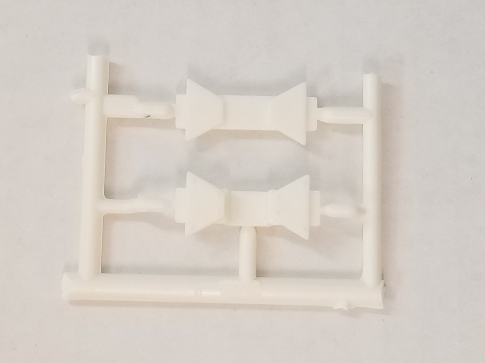 Diamond REO Truck Tractor INTERMEDIATE CROSSMEMBER #49 for 1:25 AMT Model Kit