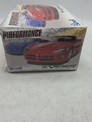 Revell Dodge Viper SRT 10 1:25 Performance Model 85-2198 New Sealed Parts