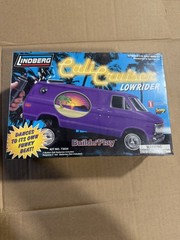 Lindberg 1:25 Scale Cali Cruiser 70’s Lowrider Hoppin’ Chevy new sealed
