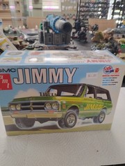 AMT 1/25 Scale AMT1219 1972 GMC Jimmy Model Kit