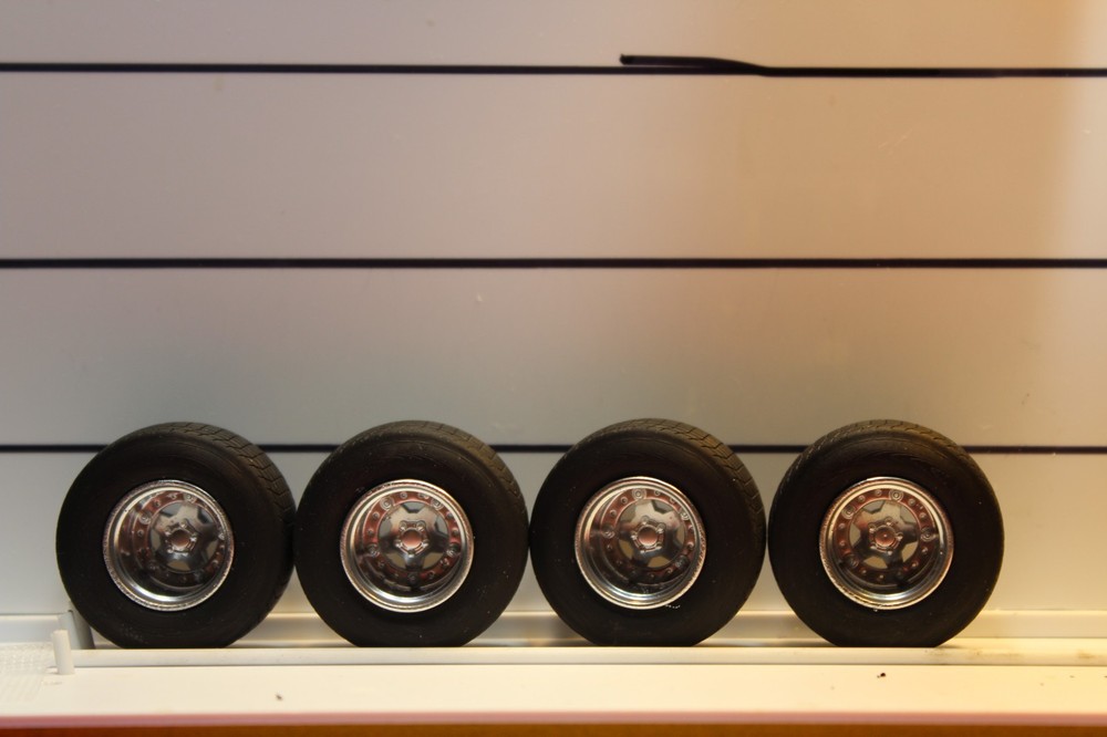V -33 1/25 scale resin model car dirt track tires and wheels ,