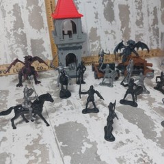 29Pcs Castle Base Set Pretend W/ Soldiers Drangons Accessories for Kids Boys