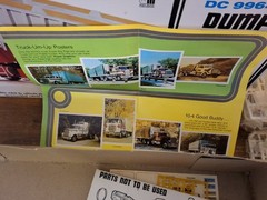 AMT 1:25 Scale Autocar DC 9964 B Dump Truck Boxed Model Kit **BOX HAS DAMAGE**