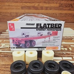 Amt Matchbox Fruehauf Flatbed Trailer 1/25 Scale Model Kit PK-6608 Unbuilt Open