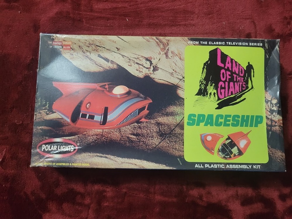 LAND OF THE GIANTS SPACESHIP MODEL KIT POLAR LIGHTS FANTASY WORLD B-17