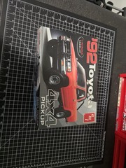 AMT 1992 Toyota 4×4 Pickup Model Kit 1/20 Scale Off-Road