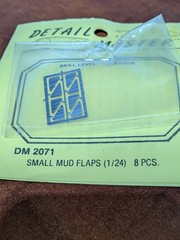 Detail Master – #2071 – 1:24 Scale – Small Mud Flaps – NOS
