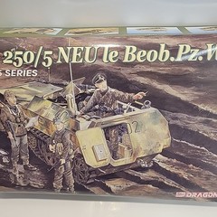 Dragon Sd.Kfz.250/5 Neu le Beob.Pz.Wg. 1:35 Plastic Model Kit 6141 New Open Box