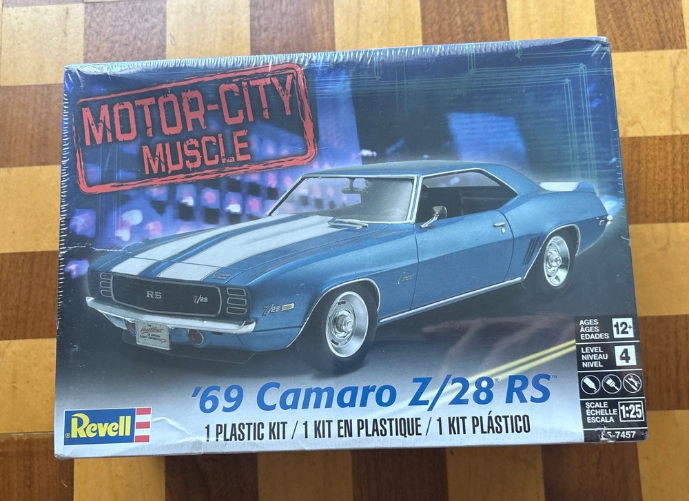 Revell 1969 Chevy Camaro Z/28 RS Motor-City Muscle 1/25 Model Car Kit new sealed
