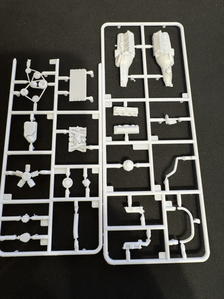 Revell 85-4446 85 Oldsmobile 442/FE3-X Parts Kitbash Engine Sprues