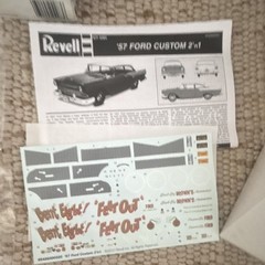 Revell ’57 Ford Custom 2’n1 Car Model Kit 1:25 Plastic Unassembled 4283