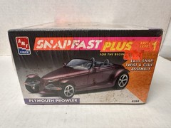 AMT Plymouth Prowler SnapFast 1:25 Model KiT #8284 1994 NEW SEALED