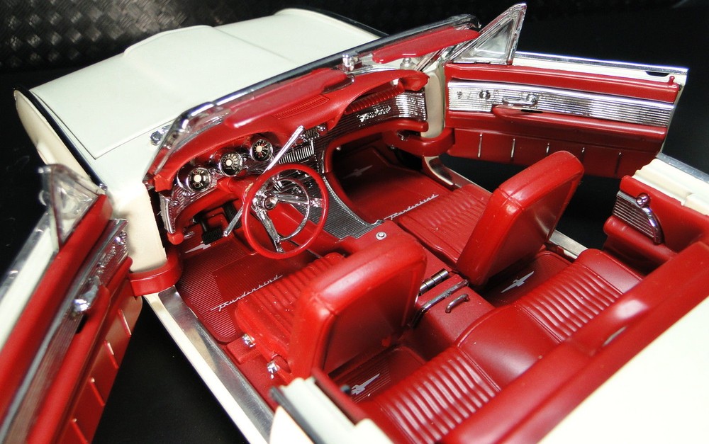 Ford Tbird Thunderbird Classic Car Hot Rod Built1:24Model Race1960s Carousel RED