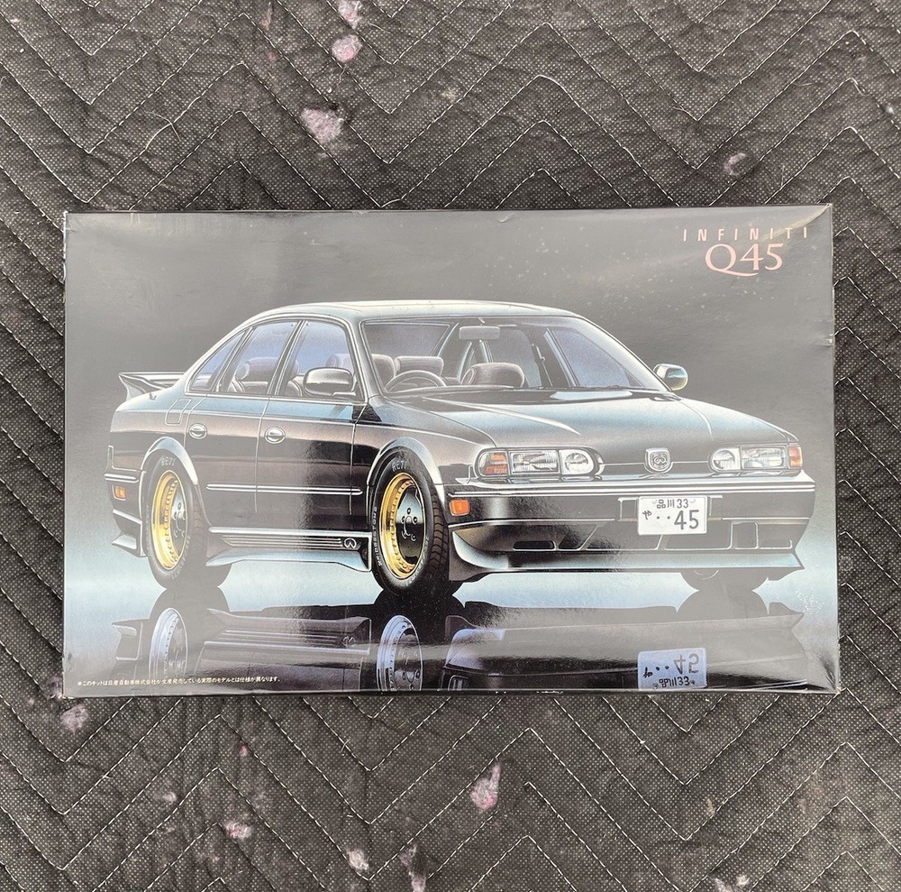 Fujimi Infiniti Q45 Model Kit 05515 1:24