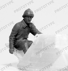 1/35 French Army FCM36 French Light Tank w/Crew Figure Model kit 35338 War