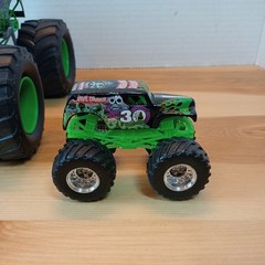 Revell Grave Digger Monster Jam Truck SnapTite Model 5″ x8″ with a Hot wheels