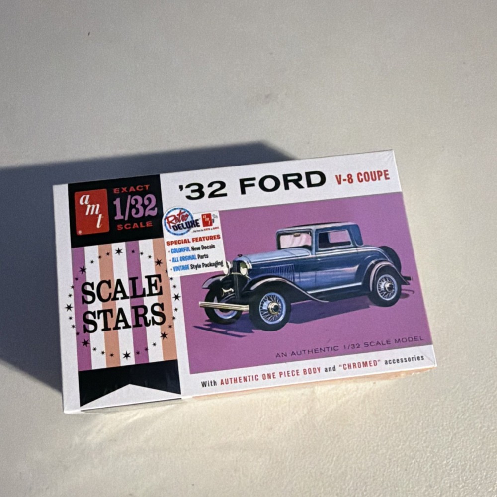 AMT 1/32 ’32 Ford V-8 Coupe Model Kit Unassembled Not Painted Plastic AMT1181/12