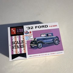 AMT 1/32 ’32 Ford V-8 Coupe Model Kit Unassembled Not Painted Plastic AMT1181/12