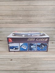 AMT Ertl 6587 1/25 Scale 1964 Ford Shelby Cobra 289 Roadster Model Kit Sealed