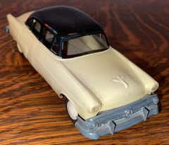 1953-54 FORD 4 DOOR DEALER PLASTIC/METAL CAR~ 7-1/2″~ WIND UP~CUSTOMLINE SEDAN