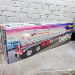 Revell Fruehauf 40 Foot Tanker 1/32 Semi Trailer Model Kit Sealed
