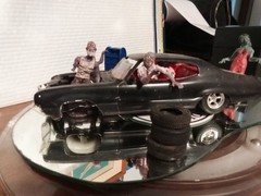 Junkyard Car 1:25 Built Model Kit And Zombies