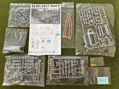1/72 scale Dragon Sd.Kfz. 251/7 Ausf D 2-in-1 model kit 7605