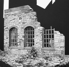 Dioramas Plus DP6 Stone Ruins 1/35 Scale Model Kit + Free 60 pc Boxes Crates Set