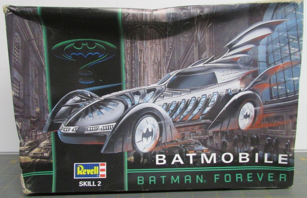 1995 BATMOBILE BATMAN FOREVER #6720 REVELL SCALE 1:25 DC COMICS MINT IN BOX