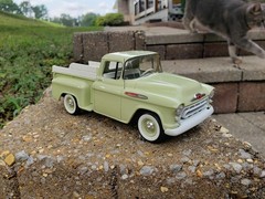 1957 Chevrolet 3100 Pickup Truck – Pro Built Vintage AAM Resin – 1/25