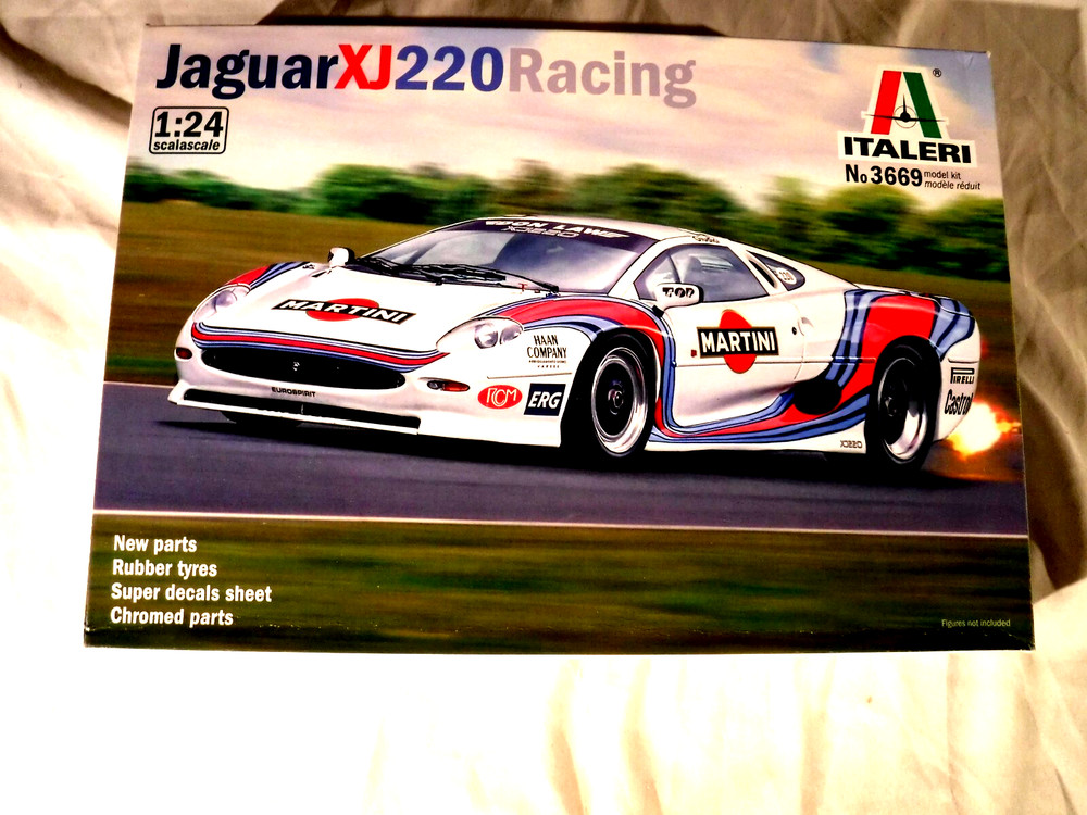 1/24 Italeri Jaguar XJ 220 Martine Racing Silverstone Classic UK 2014 # 3669