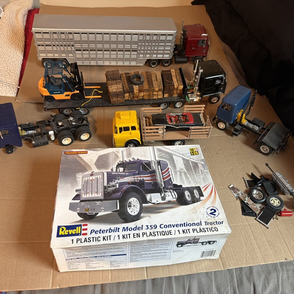 Mack Peterbilt 359 Kenworth GMC Custom Tractor Trailer Large Lot 1:25 Forklift
