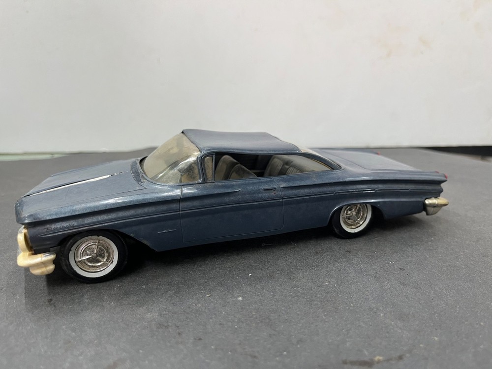 C3 AMT 1960 Pontiac Bonneville Hardtop annual Promo Vintage Car model 1/25 McM.