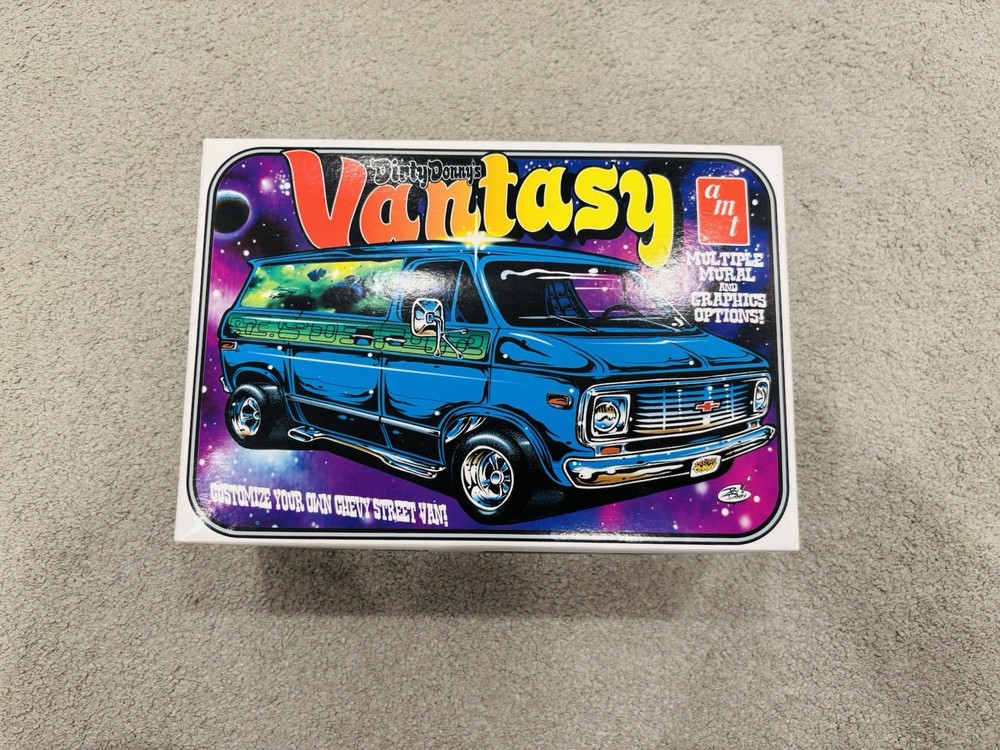 AMT 1:25 Dirty Donnys Vantasy 1970 Customizable Chevy Van Open Box w/ Decals