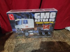 AMT GMC Astro 95 Semi Tractor Miller Beer AMT1230 Plastics Car/Truck 1/24-1/25