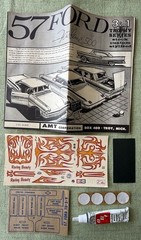 AMT 1957 Ford Fairlane 500 Hardtop Customizing 1/25 Scale Kit T-157-200 (1962)