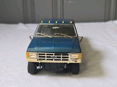 Monogram 1:24 Scale Ford F-250 Pickup Truck Plastic Model 9″