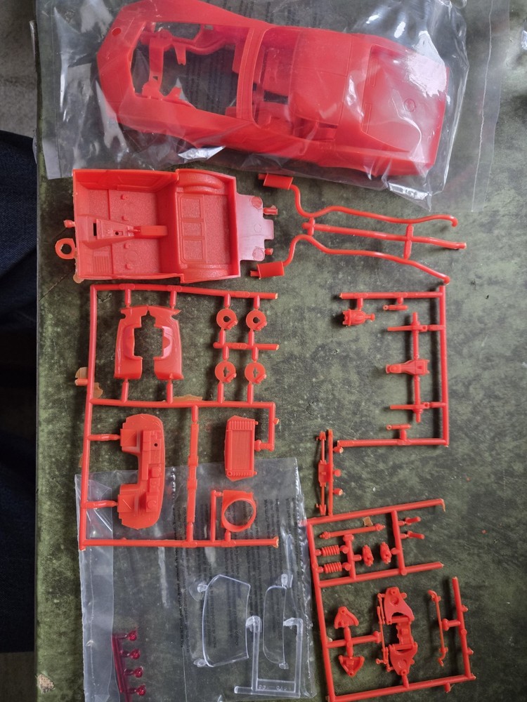 1970 Corvette LT-1 ZR-1 1/25 Model Car Parts Body & suspension Stk A71
