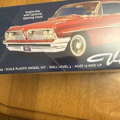 Moebius Models 1961 Pontiac Ventura 1:25 Model Kit #1211