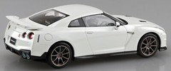 Aoshima 1/32 Snap Kit Nissan R35 GT-R Brilliant White Pearl Color-coded 13715