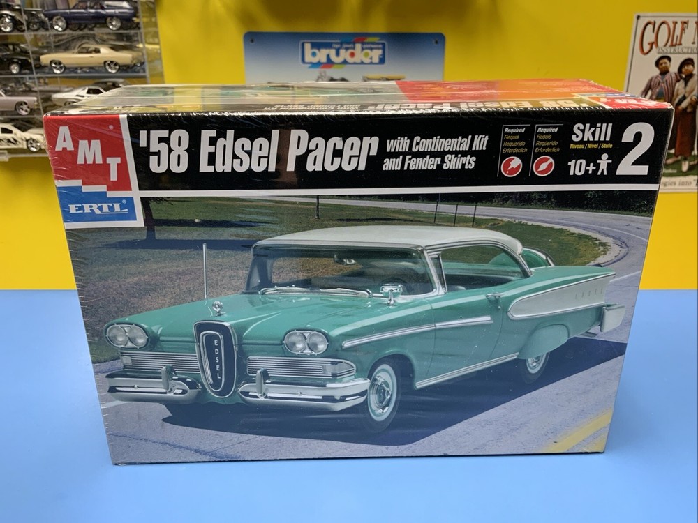 AMT /ERTL ’58 EDSEL PACER WITH CONTINENTAL KIT & FENDER SKIRTS “NEW”