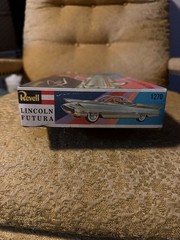 Revell Lincoln Futura Model Kit #1270 – Unbuilt Complete w/ Instructions – 1995