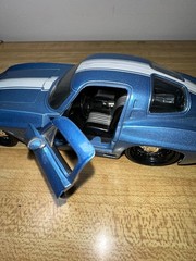 Jada Toys Blue Vintage Retro Model Car with Metallic Finish