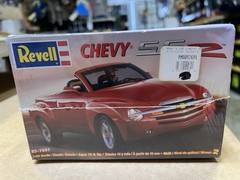 Chevy SSR Revell 85-7691 1:25 (new, factory sealed)