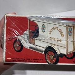 Amt ’23 “T” Delivery Van Retro Deluxe Edition Nestle 1:25 Model Kit Sealed