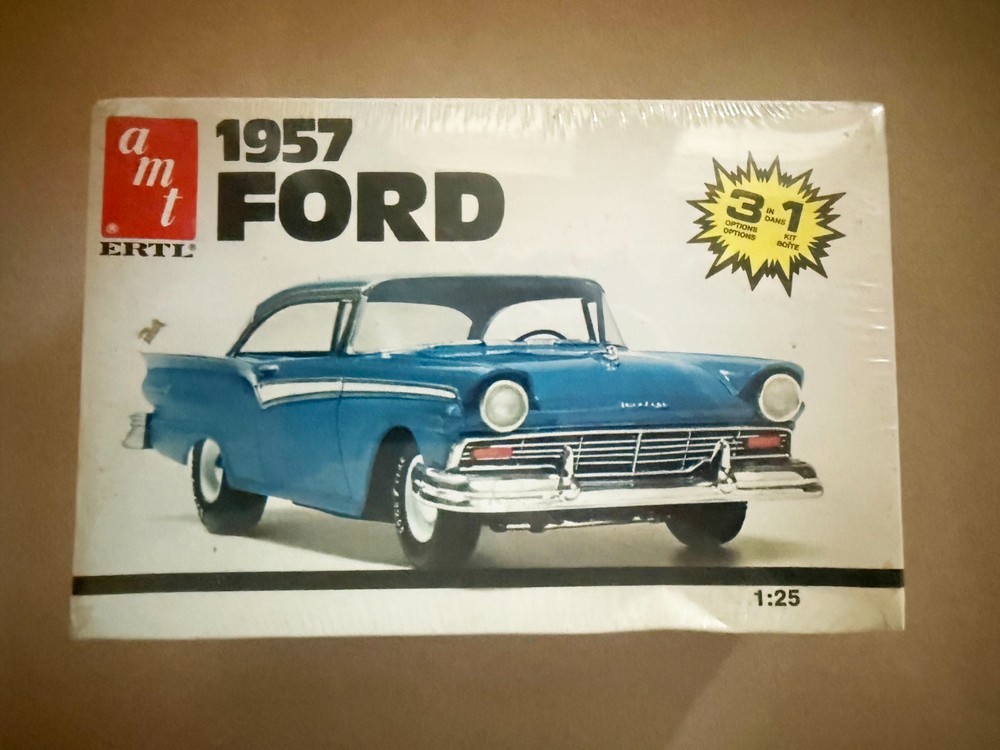 1957 Ford Fairlane model kit – Factory Sealed